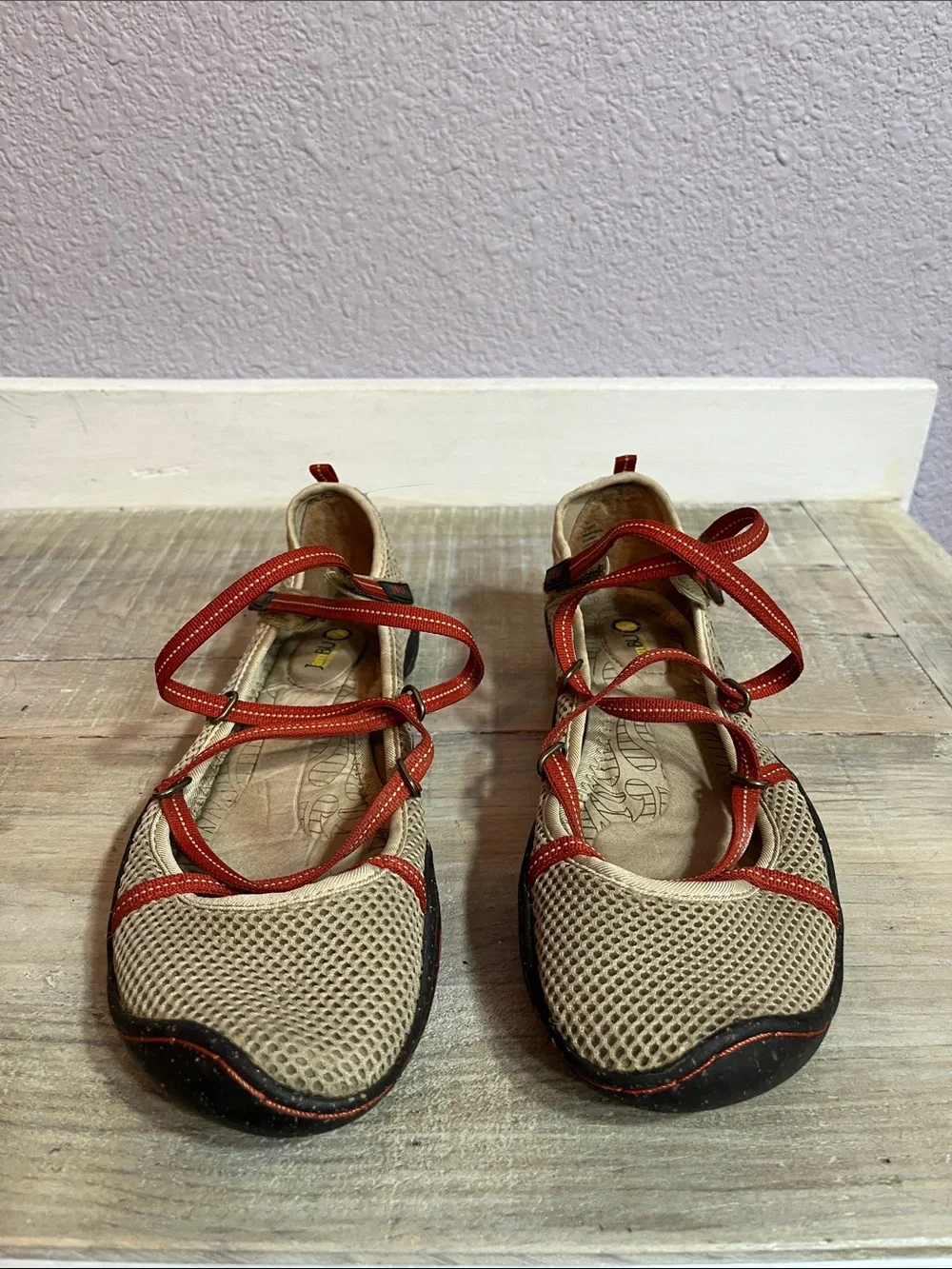 Jambu Barefoot Beige Mesh Flats with Brick  Red Straps Detailing Sz 7.5